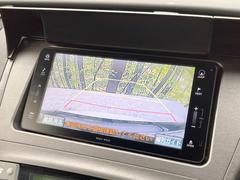 【バックカメラ】駐車時に後方がリアルタイム映像で確認できます。大型商業施設や立体駐車場での駐車時や、夜間のバック時に大活躍！運転スキルに関わらず、今や必須となった装備のひとつです！ 4