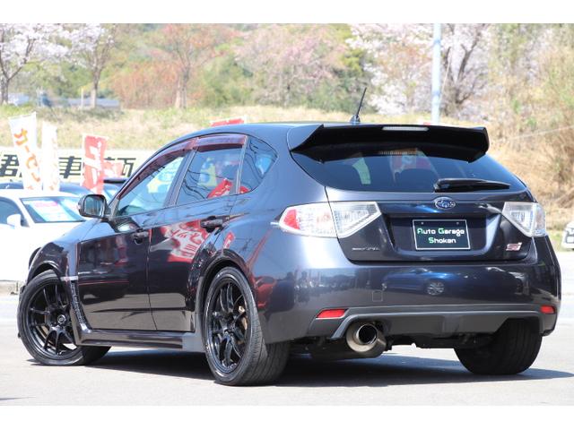 インプレッサ ＷＲＸ　ＳＴｉ　６速ＭＴ　ＡＷＤ　ターボ　ＴＥＩＮ車高調　フジツボマフラー　エンケイ１８インチＡＷ　社外ナビ　フルセグＴＶ　Ｂｌｕｅｔｏｏｔｈ対応　Ｄ席パワーシート　スマートキー　プッシュスタート（6枚目）