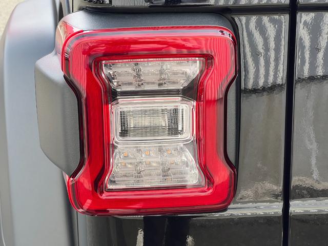 ジープ・ラングラーアンリミテッド スポーツ 純正ナビモニタ12.3インチAppleCarPlayAndroidAuto ETC フロントバックカメラアダプティブクルーズコントロール ブラインドスポットモニター LEDヘッドライト/フォグ(24枚目)