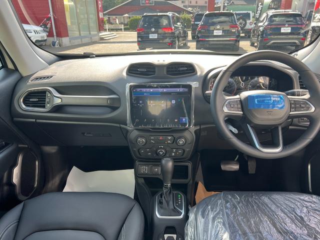 ジープ・レネゲード アルティテュード e-ハイブリッド 登録済未使用車/MHEV/Uconnect5 10.1インチ純正モニター/10.25マルチビューディスプレイ/バックカメラ/黒革シート/運転席電動シート/ACC/シートヒーター/ステアリングヒーター(11枚目)