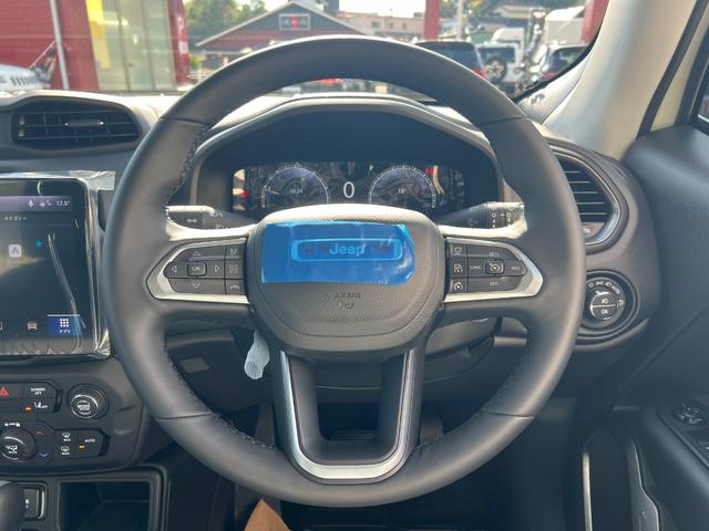 ジープ・レネゲード アルティテュード e-ハイブリッド 登録済未使用車/MHEV/Uconnect5 10.1インチ純正モニター/10.25マルチビューディスプレイ/バックカメラ/黒革シート/運転席電動シート/ACC/シートヒーター/ステアリングヒーター(15枚目)