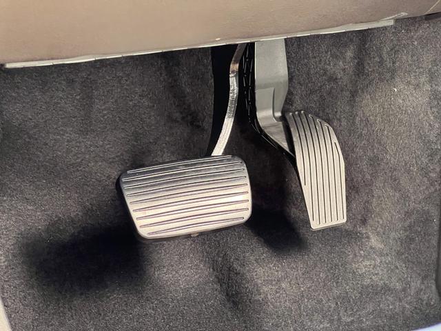 ジープ・レネゲード アルティテュード e-ハイブリッド 登録済未使用車/MHEV/Uconnect5 10.1インチ純正モニター/10.25マルチビューディスプレイ/バックカメラ/黒革シート/運転席電動シート/ACC/シートヒーター/ステアリングヒーター(19枚目)