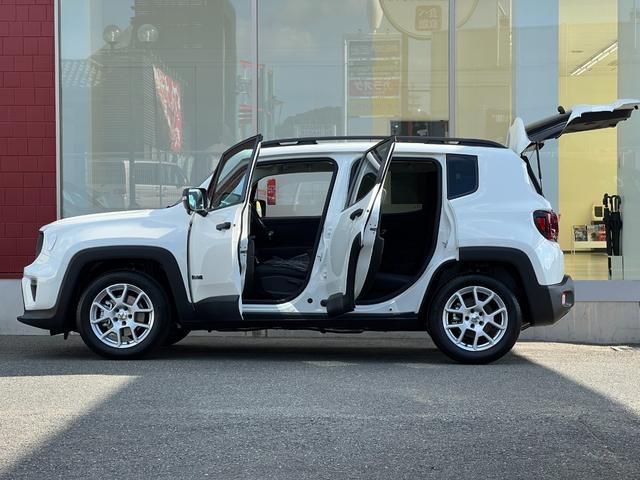 ジープ・レネゲード アルティテュード e-ハイブリッド 登録済未使用車/MHEV/Uconnect5 10.1インチ純正モニター/10.25マルチビューディスプレイ/バックカメラ/黒革シート/運転席電動シート/ACC/シートヒーター/ステアリングヒーター(24枚目)