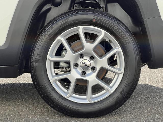 ジープ・レネゲード アルティテュード e-ハイブリッド 登録済未使用車/MHEV/Uconnect5 10.1インチ純正モニター/10.25マルチビューディスプレイ/バックカメラ/黒革シート/運転席電動シート/ACC/シートヒーター/ステアリングヒーター(27枚目)