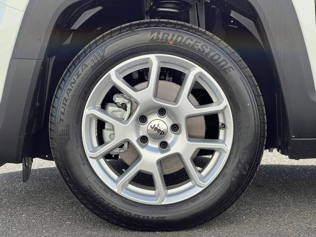 ジープ・レネゲード アルティテュード e-ハイブリッド 登録済未使用車/MHEV/Uconnect5 10.1インチ純正モニター/10.25マルチビューディスプレイ/バックカメラ/黒革シート/運転席電動シート/ACC/シートヒーター/ステアリングヒーター(28枚目)