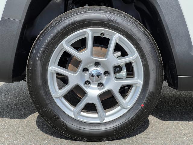 ジープ・レネゲード アルティテュード e-ハイブリッド 登録済未使用車/MHEV/Uconnect5 10.1インチ純正モニター/10.25マルチビューディスプレイ/バックカメラ/黒革シート/運転席電動シート/ACC/シートヒーター/ステアリングヒーター(30枚目)