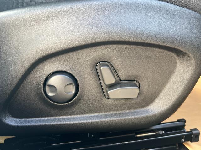 ジープ・レネゲード アルティテュード e-ハイブリッド 登録済未使用車/MHEV/Uconnect5 10.1インチ純正モニター/10.25マルチビューディスプレイ/バックカメラ/黒革シート/運転席電動シート/ACC/シートヒーター/ステアリングヒーター(39枚目)