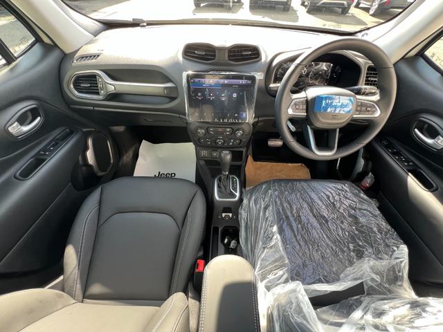 ジープ・レネゲード アルティテュード e-ハイブリッド 登録済未使用車/MHEV/Uconnect5 10.1インチ純正モニター/10.25マルチビューディスプレイ/バックカメラ/黒革シート/運転席電動シート/ACC/シートヒーター/ステアリングヒーター(40枚目)
