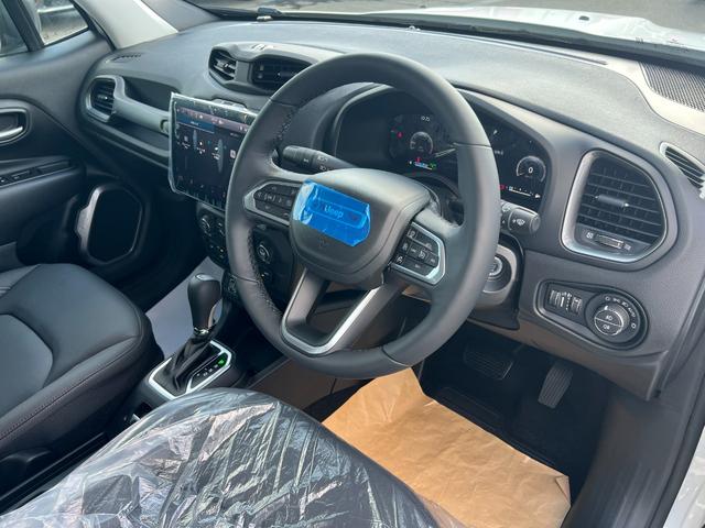 ジープ・レネゲード アルティテュード e-ハイブリッド 登録済未使用車/MHEV/Uconnect5 10.1インチ純正モニター/10.25マルチビューディスプレイ/バックカメラ/黒革シート/運転席電動シート/ACC/シートヒーター/ステアリングヒーター(44枚目)