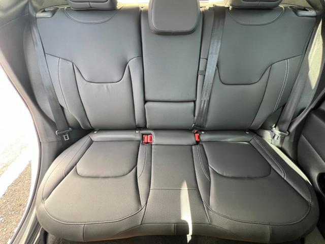 ジープ・レネゲード アルティテュード e-ハイブリッド 登録済未使用車/MHEV/Uconnect5 10.1インチ純正モニター/10.25マルチビューディスプレイ/バックカメラ/黒革シート/運転席電動シート/ACC/シートヒーター/ステアリングヒーター(47枚目)