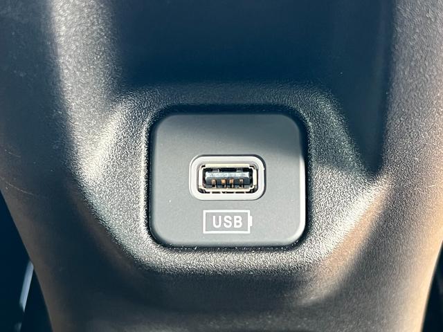 ジープ・レネゲード アルティテュード e-ハイブリッド 登録済未使用車/MHEV/Uconnect5 10.1インチ純正モニター/10.25マルチビューディスプレイ/バックカメラ/黒革シート/運転席電動シート/ACC/シートヒーター/ステアリングヒーター(50枚目)