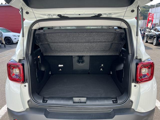 ジープ・レネゲード アルティテュード e-ハイブリッド 登録済未使用車/MHEV/Uconnect5 10.1インチ純正モニター/10.25マルチビューディスプレイ/バックカメラ/黒革シート/運転席電動シート/ACC/シートヒーター/ステアリングヒーター(56枚目)