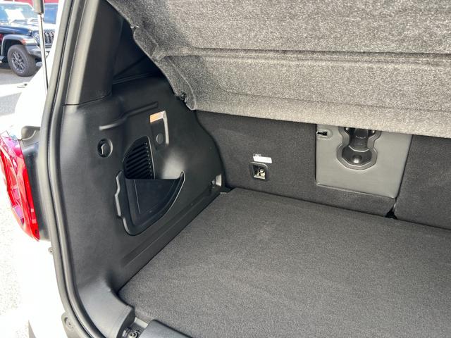 ジープ・レネゲード アルティテュード e-ハイブリッド 登録済未使用車/MHEV/Uconnect5 10.1インチ純正モニター/10.25マルチビューディスプレイ/バックカメラ/黒革シート/運転席電動シート/ACC/シートヒーター/ステアリングヒーター(57枚目)