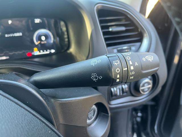 ジープ・レネゲード アルティテュード e-ハイブリッド 登録済未使用車/MHEV/Uconnect5 10.1インチ純正モニター/10.25マルチビューディスプレイ/バックカメラ/黒革シート/運転席電動シート/ACC/シートヒーター/ステアリングヒーター(17枚目)