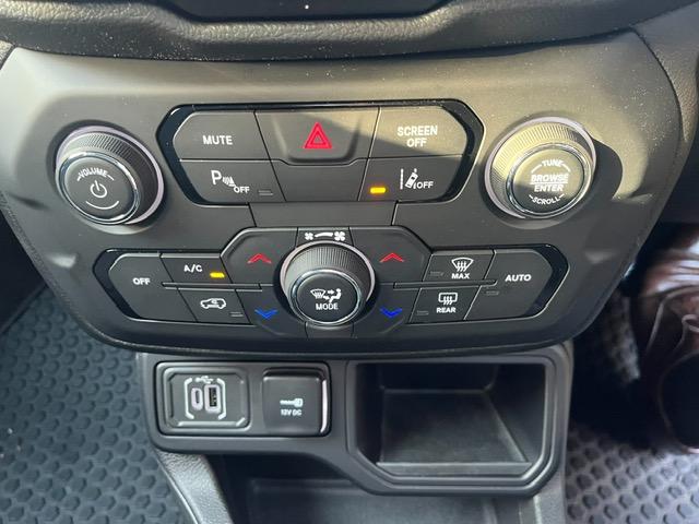 ジープ・レネゲード アルティテュード e-ハイブリッド 登録済未使用車/MHEV/Uconnect5 10.1インチ純正モニター/10.25マルチビューディスプレイ/バックカメラ/黒革シート/運転席電動シート/ACC/シートヒーター/ステアリングヒーター(25枚目)