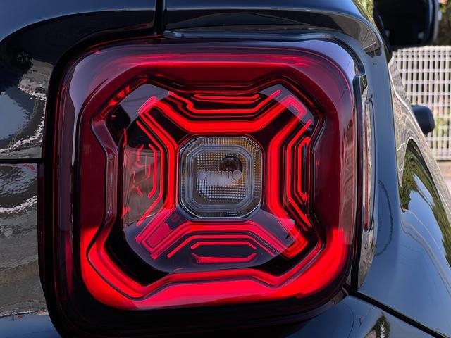 ジープ・レネゲード アルティテュード e-ハイブリッド 登録済未使用車/MHEV/Uconnect5 10.1インチ純正モニター/10.25マルチビューディスプレイ/バックカメラ/黒革シート/運転席電動シート/ACC/シートヒーター/ステアリングヒーター(28枚目)