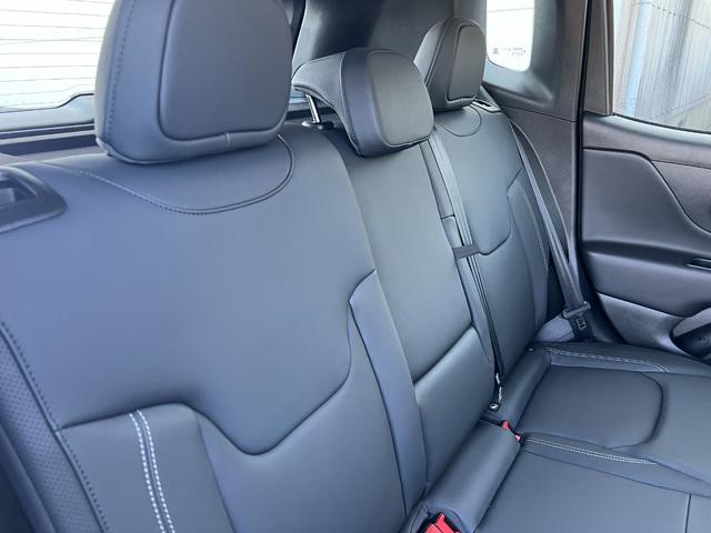 ジープ・レネゲード アルティテュード e-ハイブリッド 登録済未使用車/MHEV/Uconnect5 10.1インチ純正モニター/10.25マルチビューディスプレイ/バックカメラ/黒革シート/運転席電動シート/ACC/シートヒーター/ステアリングヒーター(41枚目)