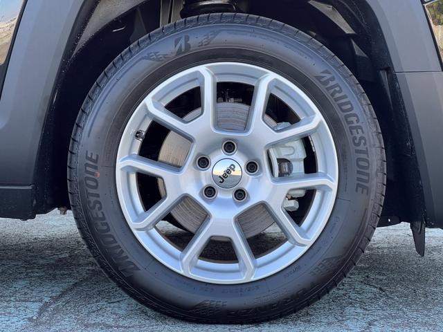 ジープ・レネゲード アルティテュード e-ハイブリッド 登録済未使用車/MHEV/Uconnect5 10.1インチ純正モニター/10.25マルチビューディスプレイ/バックカメラ/黒革シート/運転席電動シート/ACC/シートヒーター/ステアリングヒーター(44枚目)