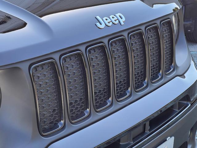 ジープ・レネゲード アルティテュード e-ハイブリッド 登録済未使用車/MHEV/Uconnect5 10.1インチ純正モニター/10.25マルチビューディスプレイ/バックカメラ/黒革シート/運転席電動シート/ACC/シートヒーター/ステアリングヒーター(49枚目)