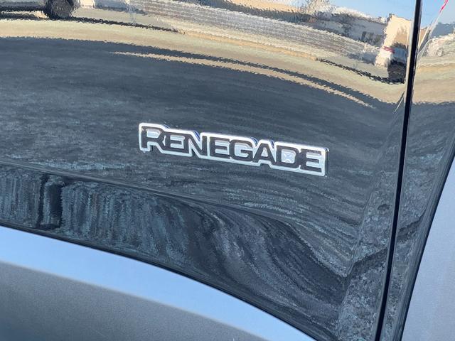 ジープ・レネゲード アルティテュード e-ハイブリッド 登録済未使用車/MHEV/Uconnect5 10.1インチ純正モニター/10.25マルチビューディスプレイ/バックカメラ/黒革シート/運転席電動シート/ACC/シートヒーター/ステアリングヒーター(56枚目)