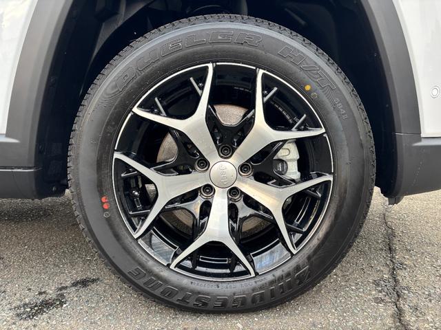 ジープ・コマンダー リミテッド 登録済未使用車/純正ナビ/Bluetooth/AppleCarPlay/AndroidAuto/ETC2.0/サラウンドビューカメラ/革シート/シートヒーター/パワーリアゲート/ハイウェイアシスト(17枚目)