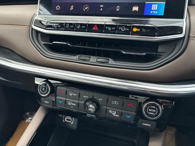 ジープ・コマンダー リミテッド 登録済未使用車/純正ナビ/Bluetooth/AppleCarPlay/AndroidAuto/ETC2.0/サラウンドビューカメラ/革シート/シートヒーター/パワーリアゲート/ハイウェイアシスト(32枚目)