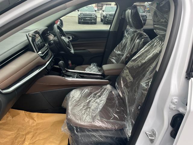 ジープ・コマンダー リミテッド 登録済未使用車/純正ナビ/Bluetooth/AppleCarPlay/AndroidAuto/ETC2.0/サラウンドビューカメラ/革シート/シートヒーター/パワーリアゲート/ハイウェイアシスト(43枚目)