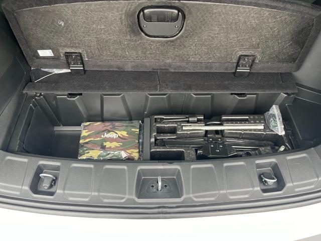 ジープ・コマンダー リミテッド 登録済未使用車/純正ナビ/Bluetooth/AppleCarPlay/AndroidAuto/ETC2.0/サラウンドビューカメラ/革シート/シートヒーター/パワーリアゲート/ハイウェイアシスト(55枚目)