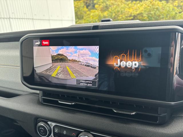 ジープ・ラングラーアンリミテッド スポーツ 登録済未使用車/ACC/メンテナンスケア付/純正ナビモニタ12.3インチ/AppleCarPlayAndroidAuto/ETC2.0/フロントバックカメラ/ACC/ブラインドスポットモニター/フォグ(13枚目)