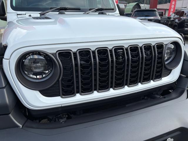 ジープ・ラングラーアンリミテッド スポーツ 登録済未使用車/ACC/メンテナンスケア付/純正ナビモニタ12.3インチ/AppleCarPlayAndroidAuto/ETC2.0/フロントバックカメラ/ACC/ブラインドスポットモニター/フォグ(28枚目)