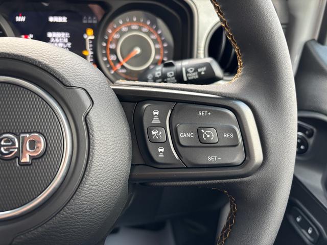 ジープ・ラングラーアンリミテッド スポーツ 登録済未使用車/ACC/メンテナンスケア付/純正ナビモニタ12.3インチ/AppleCarPlayAndroidAuto/ETC2.0/フロントバックカメラ/ACC/ブラインドスポットモニター/フォグ(41枚目)