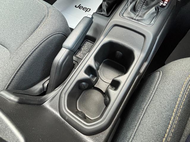 ジープ・ラングラーアンリミテッド スポーツ 登録済未使用車/ACC/メンテナンスケア付/純正ナビモニタ12.3インチ/AppleCarPlayAndroidAuto/ETC2.0/フロントバックカメラ/ACC/ブラインドスポットモニター/フォグ(43枚目)