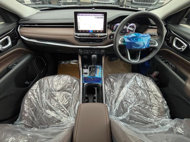 ジープ・コマンダー リミテッド 登録済未使用車/サンルーフ/ACC/革シート/シートヒーター/パワーリアゲート/ブラインドスポットモニター/純正ナビ/Bluetooth/AppleCarPlay/AndroidAuto/ETC2.0(18枚目)