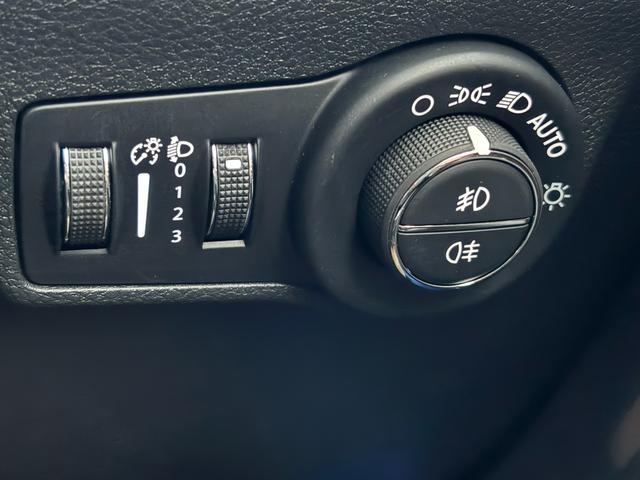 ジープ・コマンダー リミテッド 登録済未使用車/サンルーフ/ACC/革シート/シートヒーター/パワーリアゲート/ブラインドスポットモニター/純正ナビ/Bluetooth/AppleCarPlay/AndroidAuto/ETC2.0(38枚目)