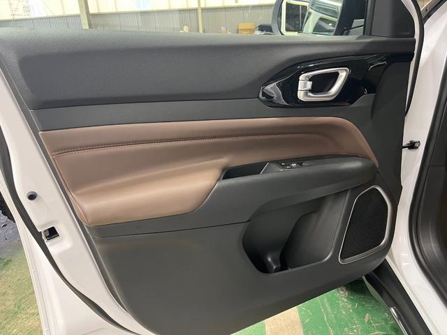 ジープ・コマンダー リミテッド 登録済未使用車/サンルーフ/ACC/革シート/シートヒーター/パワーリアゲート/ブラインドスポットモニター/純正ナビ/Bluetooth/AppleCarPlay/AndroidAuto/ETC2.0(56枚目)