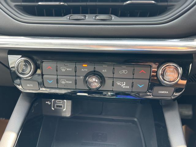 ジープ・コマンダー リミテッド 登録済未使用車/サンルーフ/ACC/革シート/シートヒーター/パワーリアゲート/ブラインドスポットモニター/純正ナビ/Bluetooth/AppleCarPlay/AndroidAuto/ETC2.0(20枚目)