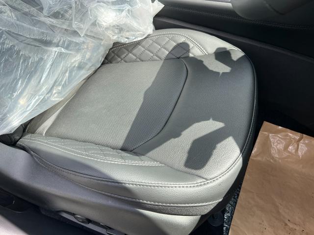 ジープ・コマンダー リミテッド 登録済未使用車/サンルーフ/ACC/革シート/シートヒーター/パワーリアゲート/ブラインドスポットモニター/純正ナビ/Bluetooth/AppleCarPlay/AndroidAuto/ETC2.0(26枚目)