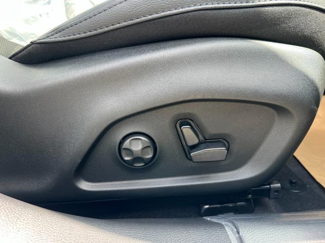 ジープ・コマンダー リミテッド 登録済未使用車/サンルーフ/ACC/革シート/シートヒーター/パワーリアゲート/ブラインドスポットモニター/純正ナビ/Bluetooth/AppleCarPlay/AndroidAuto/ETC2.0(27枚目)