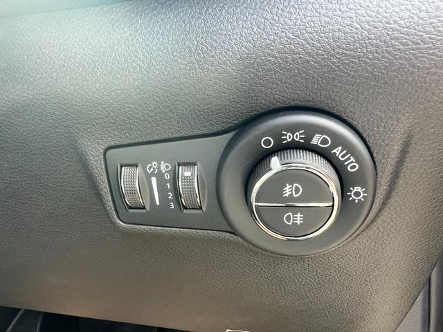 ジープ・コマンダー リミテッド 登録済未使用車/サンルーフ/ACC/革シート/シートヒーター/パワーリアゲート/ブラインドスポットモニター/純正ナビ/Bluetooth/AppleCarPlay/AndroidAuto/ETC2.0(28枚目)