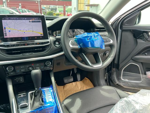 ジープ・コマンダー リミテッド 登録済未使用車/サンルーフ/ACC/革シート/シートヒーター/パワーリアゲート/ブラインドスポットモニター/純正ナビ/Bluetooth/AppleCarPlay/AndroidAuto/ETC2.0(33枚目)