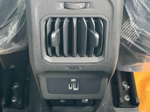 ジープ・コマンダー リミテッド 登録済未使用車/サンルーフ/ACC/革シート/シートヒーター/パワーリアゲート/ブラインドスポットモニター/純正ナビ/Bluetooth/AppleCarPlay/AndroidAuto/ETC2.0(34枚目)