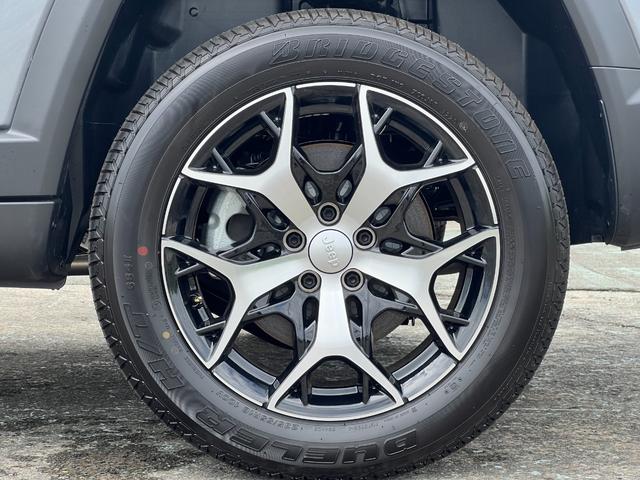 ジープ・コマンダー リミテッド 登録済未使用車/サンルーフ/ACC/革シート/シートヒーター/パワーリアゲート/ブラインドスポットモニター/純正ナビ/Bluetooth/AppleCarPlay/AndroidAuto/ETC2.0(54枚目)