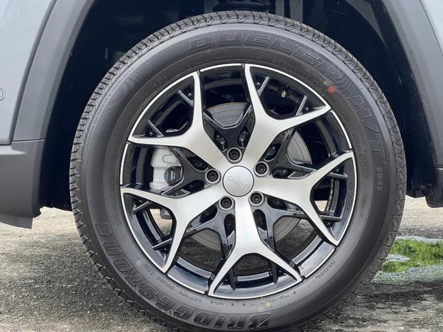 ジープ・コマンダー リミテッド 登録済未使用車/サンルーフ/ACC/革シート/シートヒーター/パワーリアゲート/ブラインドスポットモニター/純正ナビ/Bluetooth/AppleCarPlay/AndroidAuto/ETC2.0(55枚目)