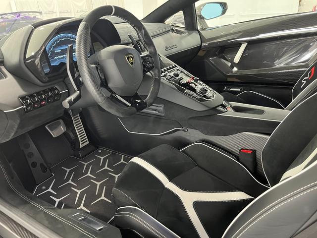 アヴェンタドール ＳＶＪ　Ｃｏｕｐｅ　Ａｖｅｎｔａｄｏｒハイパフォーマンスモデル／世界限定９００台／ＢｉａｎｃｏＰｈａｎｅｓマットホワイト（12枚目）