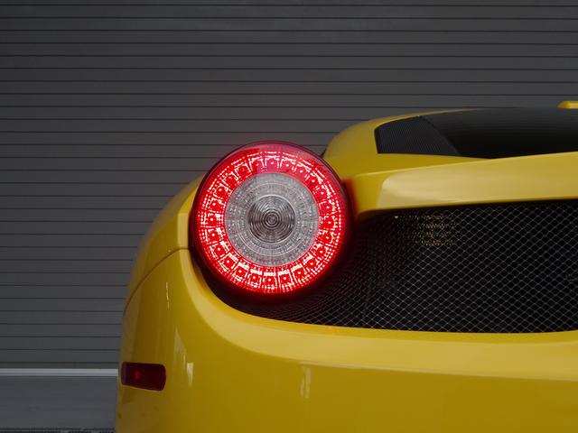 ベースグレード　ＧＩＡＬＬＯ　ＭＯＤＥＮＡ　左Ｈ　ＤＣＴ７速Ｆ１マチック　走行９，６５０ｋｍ　２０インチアルミホイール　パワーシート　ＥＴＣ　革シート　ＵＳＢ入力端子　Ｂｌｕｅｔｏｏｔｈ接続(13枚目)