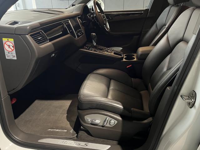 マカン マカンS スポーツエキゾースト/LEDヘッドライト/前後シートヒーター/コンフォートメモリーP(14way)/AppleCarPlay/アゲートグレー革シート/クレスト付18ホイール/2018モデル(18枚目)