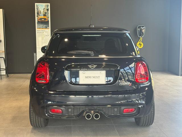 MINI クーパーS 60イヤーズエディション 2年保証 特別仕様車 茶レザー 純ナビ Bカメラ(2枚目)