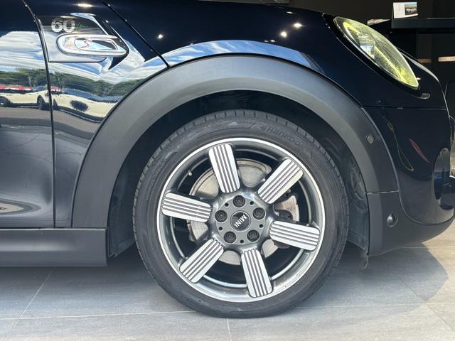 MINI クーパーS 60イヤーズエディション 2年保証 特別仕様車 茶レザー 純ナビ Bカメラ(6枚目)