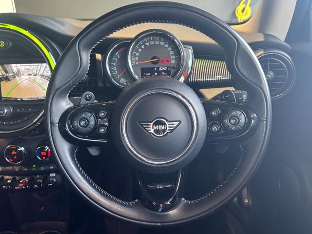 MINI クーパーS 60イヤーズエディション 2年保証 特別仕様車 茶レザー 純ナビ Bカメラ(16枚目)