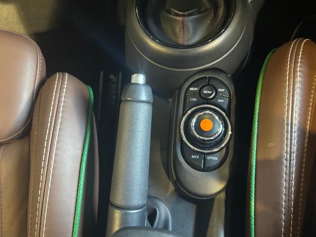 MINI クーパーS 60イヤーズエディション 2年保証 特別仕様車 茶レザー 純ナビ Bカメラ(30枚目)